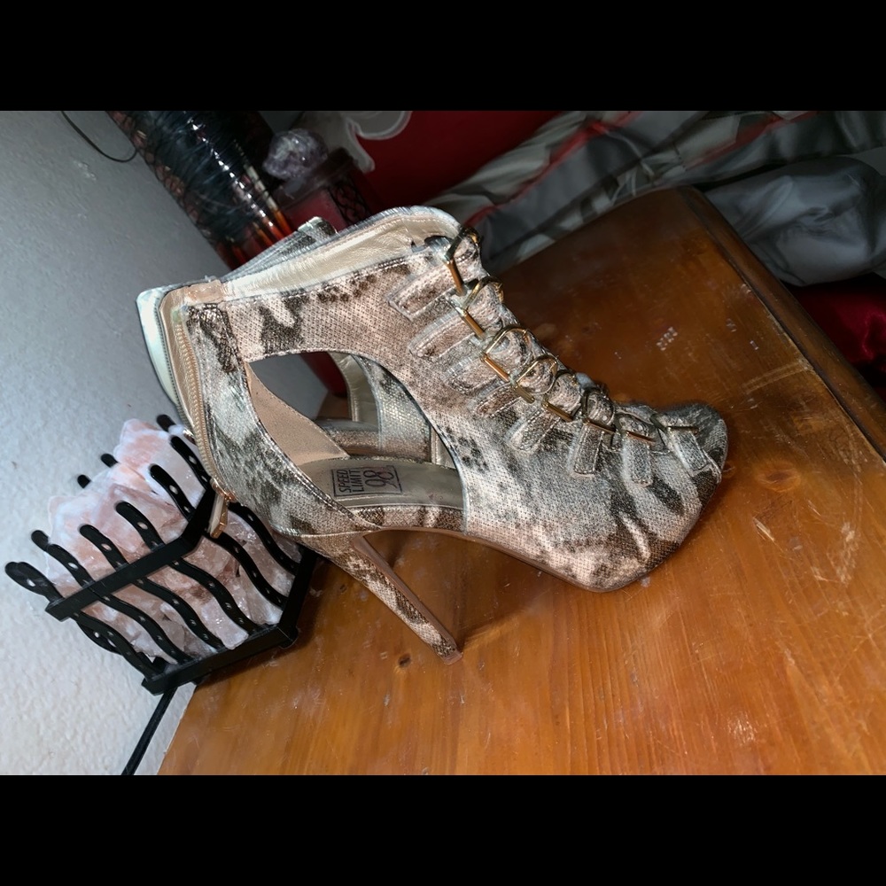 Heels - Picture 3 of 3